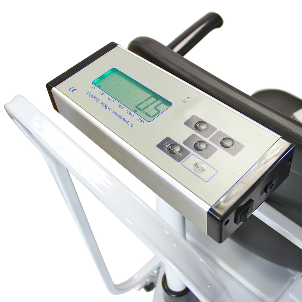 Digitale Stuhlwaage mit einem klaren LCD-Display, silbernem Gehäuse und schwarzen Tasten, ideal für präzise Gewichtsmessungen in der Pflege