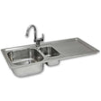 Hochwertige Edelstahl Einbauspüle mit glänzender Oberfläche, zwei Becken und modernem Confetti Wasserhahn, ideal für jede Küche