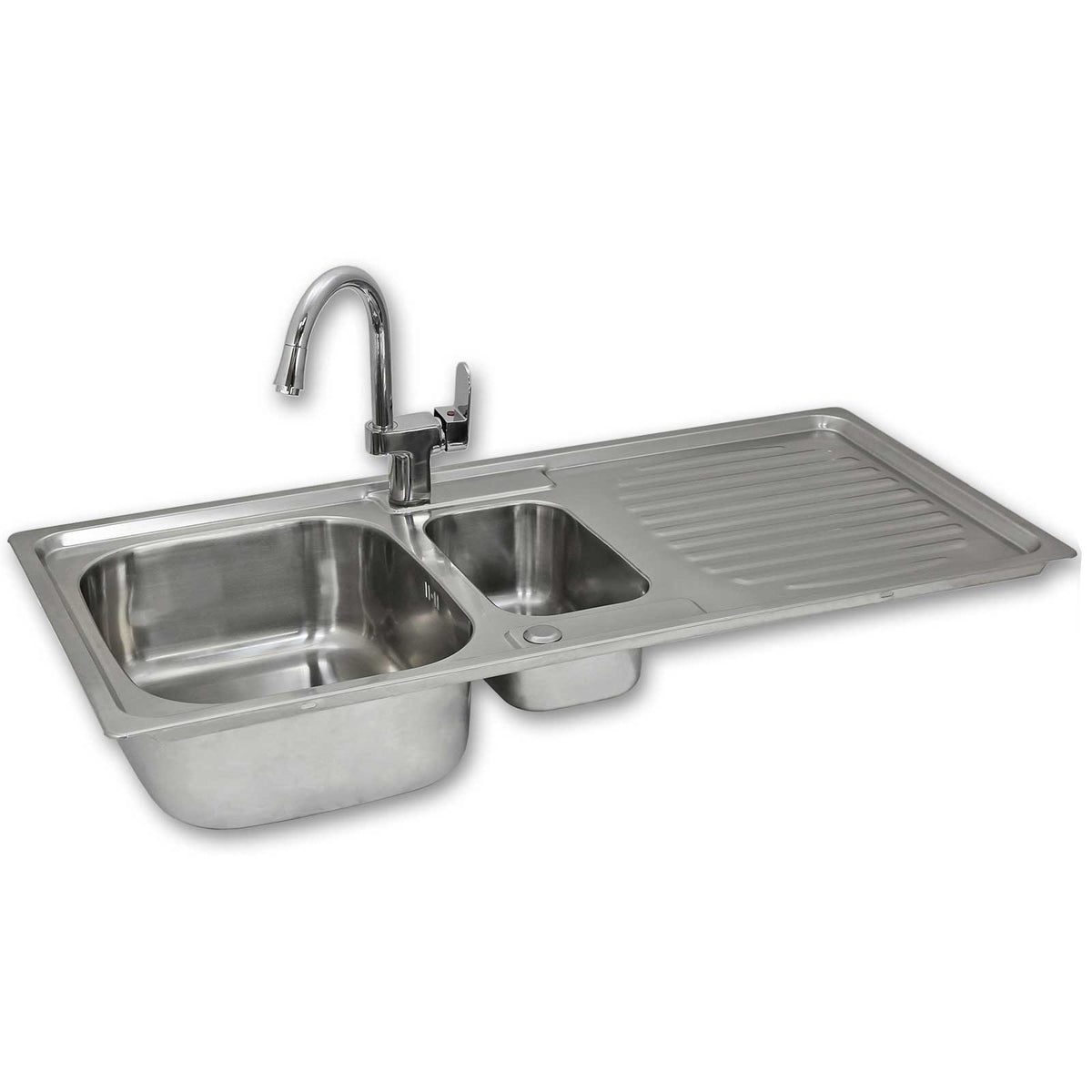 Hochwertige Edelstahl Einbauspüle mit glänzender Oberfläche, zwei Becken und modernem Confetti Wasserhahn, ideal für jede Küche