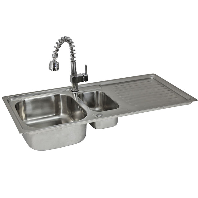 Hochwertige KuKoo Edelstahl-Küchenspüle mit zwei Becken, glänzender Oberfläche, integrierter Mischbatterie und praktischer Abtropffläche