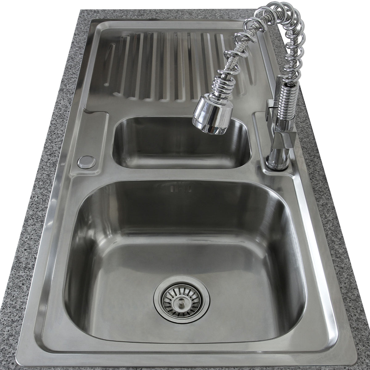 Hochwertige KuKoo Edelstahl-Küchenspüle mit zwei Becken, glänzender Oberfläche, integrierter Mischbatterie und modernem Design auf grauem Granituntergrund