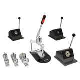 Das PixMax Buttonmaschinen Set umfasst eine robuste Druckmaschine mit ergonomischem Griff, verschiedene Stempel und eine stabile Basis in Schwarz und Silber