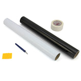 Zwei Rollen Vinylfolie in Schwarz und Weiß, ein Cutter, ein Rakel und Klebeband, ideal für Druck- und Entgitterungsprojekte