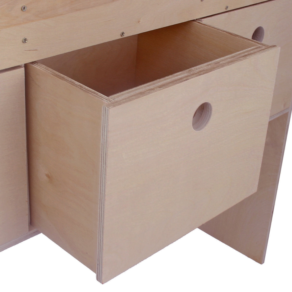 Holzregal mit herausziehbarem Fach aus hellem Sperrholz, rechteckige Form, glatte Oberfläche und praktische Grifföffnung für einfachen Zugriff