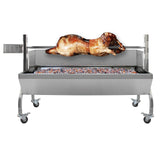 Der KuKoo 90kg Roastgrill in Edelstahl mit einem großen, knusprigen Spanferkel, auf einem stabilen Grillwagen mit Rollen, ideal für Grillpartys
