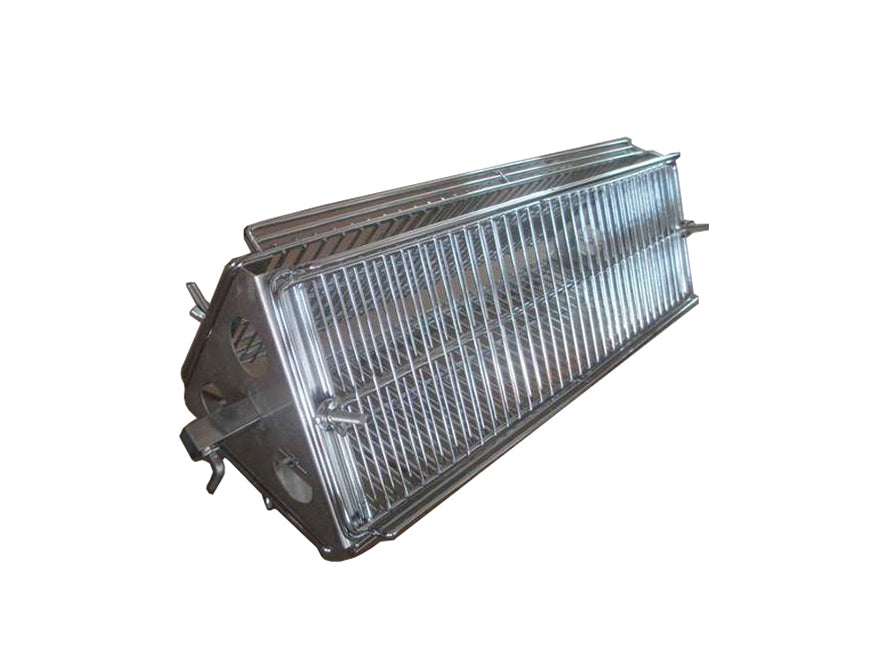 Der KuKoo Rotisserie Dreiecksgrill aus rostfreiem Stahl hat ein dreieckiges Design mit einem stabilen Gitterrost für gleichmäßiges Grillen und Braten