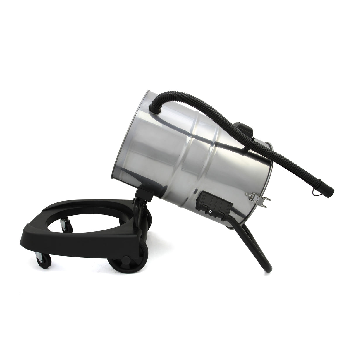 Der MAXBLAST 60 Liter Industriesauger in glänzendem Metall mit schwarzem Schlauch und stabiler Basis auf Rollen, ideal für industrielle Anwendungen
