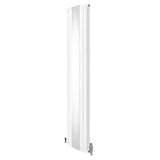 Ovaler Röhrenheizkörper in Weiß mit integriertem Spiegel und verchromten Thermostatventilen, schlankes Design, ideal für moderne Badezimmer und Wohnräume