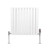 Ovaler Röhrenheizkörper in Weiß mit Chrom-Thermostatventilen, 600mm x 600mm, zeigt schlanke, vertikale Röhren und glänzende Metallfüße