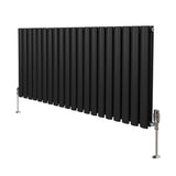 Schwarzer ovaler Röhrenheizkörper mit Chrom-Thermostatventilen, 600mm x 1200mm, vertikale Röhrenstruktur, moderne und elegante Gestaltung