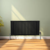 Ovaler Röhrenheizkörper in Schwarz mit Chrom-Thermostatventilen, 600mm x 1200mm, elegant und modern, ideal für stilvolle Innenräume