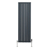 Ovaler Röhrenheizkörper in Anthrazitgrau, 1600mm x 480mm, mit glatten, vertikalen Röhren und Chrom-Thermostatventilen für modernes Heizen