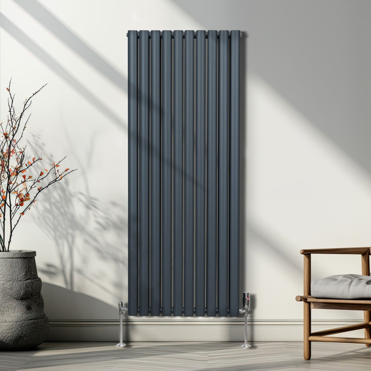 Ovaler Röhrenheizkörper in Anthrazitgrau, 1600mm x 600mm, mit glänzenden Chrom-Thermostatventilen, stilvoll und modern, ideal für jeden Raum