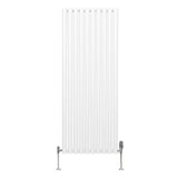 Ovaler Röhrenheizkörper in Weiß, 1600mm x 600mm, mit glänzenden Chrom-Thermostatventilen, schlankes Design und glatte Oberflächen für moderne Räume