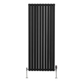 Schwarzer ovaler Röhrenheizkörper mit Chrom-Thermostatventilen, 1600mm x 600mm, vertikale Anordnung, moderne und elegante Gestaltung
