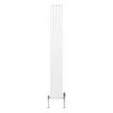 Ovaler Röhrenheizkörper in Weiß mit Chrom-Thermostatventilen, 1800mm x 240mm, schlankes Design und glatte Oberfläche für moderne Innenräume