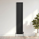 Schwarzer ovaler Röhrenheizkörper mit Chrom-Thermostatventilen, 1800mm x 360mm, elegant und modern, ideal für stilvolle Innenräume