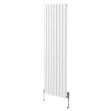 Ovaler Röhrenheizkörper in Weiß mit vertikalen Lamellen, 1800mm x 480mm, ausgestattet mit Chrom-Thermostatventilen für effiziente Wärmeverteilung