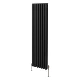 Schwarzer ovaler Röhrenheizkörper mit vertikalen Lamellen, 1800mm x 480mm, ausgestattet mit Chrom-Thermostatventilen und stabilen Füßen