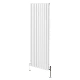 Ovaler Röhrenheizkörper in Weiß, 1800mm x 600mm, mit vertikalen Lamellen und Chrom-Thermostatventilen, ideal für moderne Wohnräume
