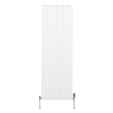 Ovaler Röhrenheizkörper in Weiß, 1800mm x 600mm, mit glänzenden Chrom-Thermostatventilen, schlankes Design und glatte Oberflächenstruktur