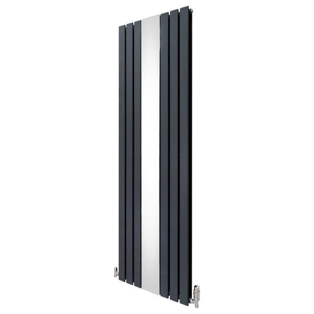 Anthrazitgrauer Heizkörper mit vertikalen Lamellen und integriertem Spiegel, ausgestattet mit Chrom-Thermostatventilen, 1800mm x 565mm