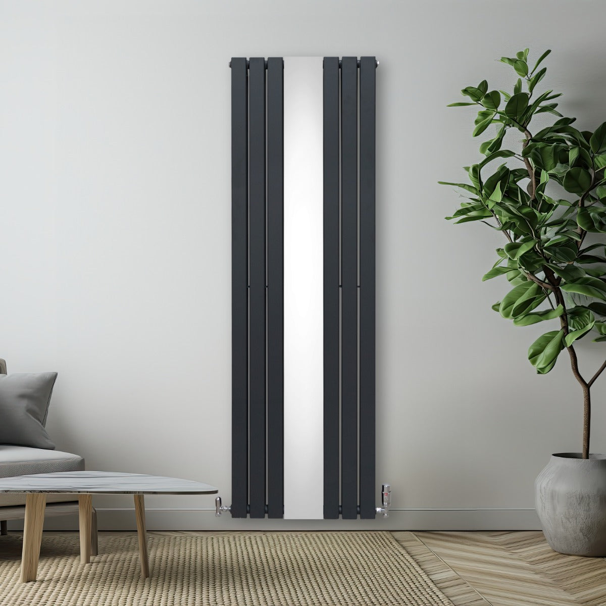 Anthrazitgrauer Heizkörper mit integriertem Spiegel und Chrom-Thermostatventilen, schlankes Design, vertikale Lamellen, moderne Wohnatmosphäre