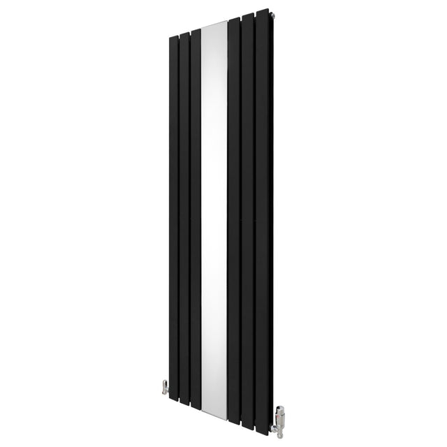 Schwarzer Heizkörper mit vertikalen Lamellen, integriertem Spiegel und Chrom-Thermostatventilen, Maße 1800mm x 565mm, modernes Design