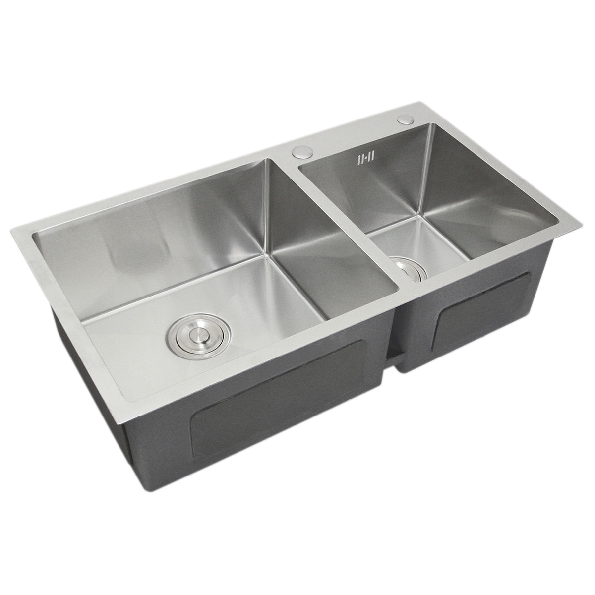 Edelstahl Doppelspüle mit zwei rechteckigen Becken, glänzender Oberfläche, abgerundeten Ecken und zentralem Abfluss, ideal für moderne Küchen
