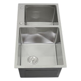 Edelstahl Doppelspüle mit zwei rechteckigen Becken, glänzender Oberfläche, abgerundeten Kanten und einem zentralen Abfluss, ideal für moderne Küchen
