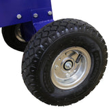 Robuster Gummireifen mit tiefem Profil und silberner Felge, ideal für den T-Mech 15PS Holzhäcksler, sorgt für Stabilität und Mobilität