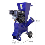 Der T-Mech 15PS Holzhäcksler in Blau mit robustem Motor, großen Rädern und einem breiten Auswurfrohr, ideal für effizientes Häckseln von Holz