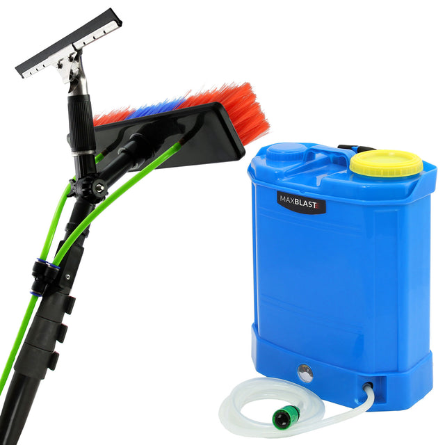 Tragbares Fensterreinigungsset mit 16L Wassertank, farbiger Bürste mit roten und blauen Borsten, flexibler Reinigungsstange und Schlauch für einfache Anwendung