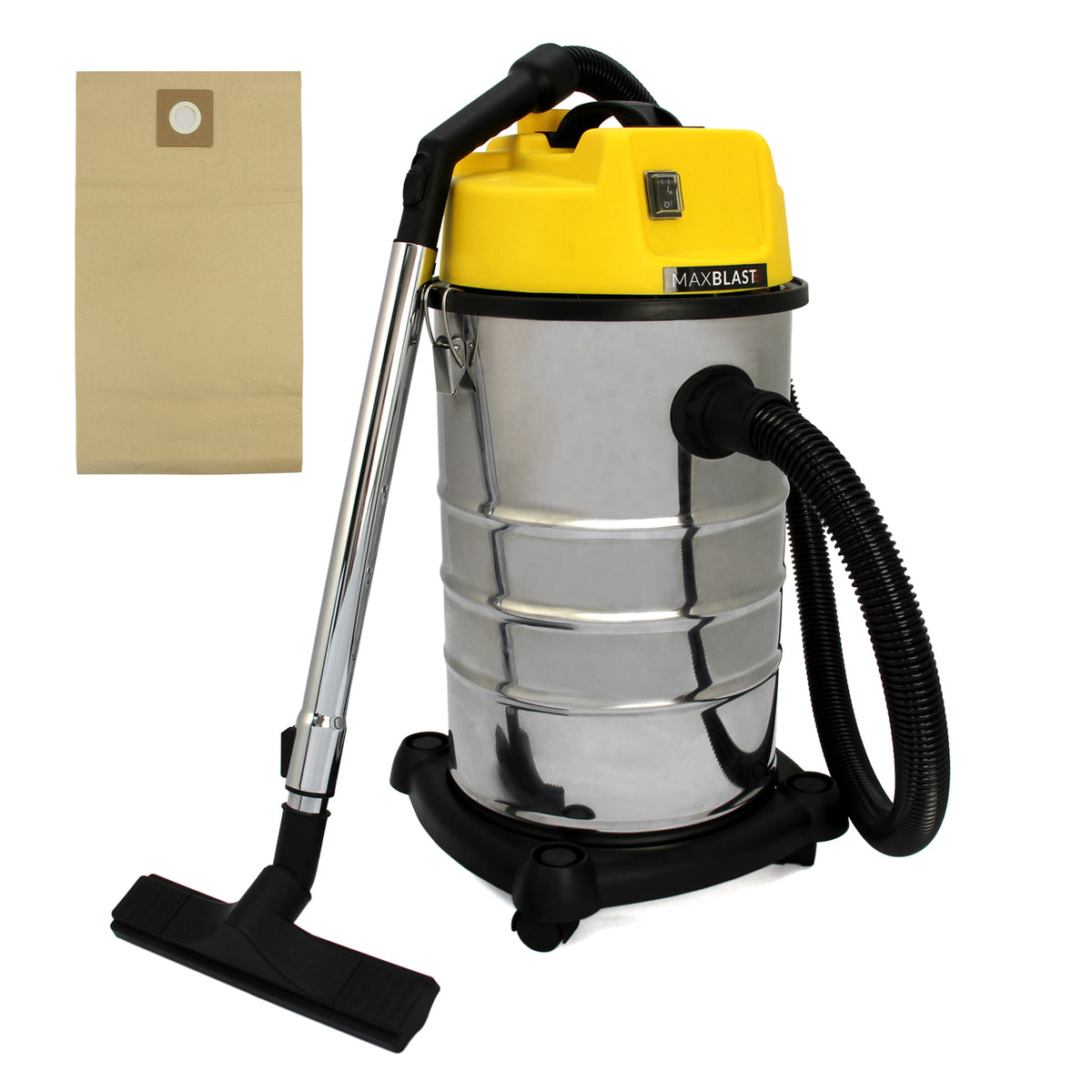 MAXBLAST 30L Staubsauger mit glänzendem Metallkörper, gelbem Deckel und schwarzem Schlauch, neben einem braunen Staubsaugerbeutel in der Verpackung