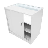 Moderne weiße LED-Ladentheke mit glatter Oberfläche, Schiebetüren, Glasablage und einem eleganten, minimalistischen Design für Verkaufsräume