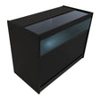 Schwarze LED-Ladentheke mit glatter Oberfläche, transparentem Glas oben und beleuchtetem Fach, ideal für moderne Verkaufsräume