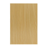 Helle Ahorn-Ladentheke mit feiner Holzmaserung, glatter Oberfläche und rechteckiger Form, ideal für moderne Verkaufsräume und Ausstellungen