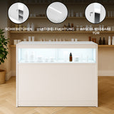 Moderne weiße LED-Ladentheke mit Schiebetüren, beleuchtetem Glasfach und eleganter, glatter Oberfläche, ideal für den Einzelhandel