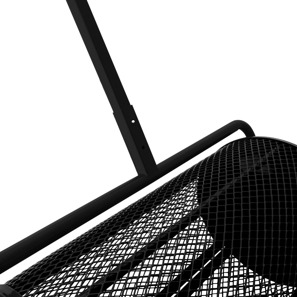 Schwarzer Garten Kompoststreuer aus robustem Metall mit feinem Netzdesign, ideal für gleichmäßiges Verteilen von Kompost im Garten