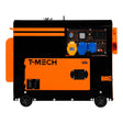 Schwarzer und orangefarbener T-Mech Dieselgenerator mit leisen Betrieb, ausgestattet mit Kontrollpaneel, Steckdosen und Rädern für einfache Mobilität