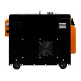 Schwarzer T-Mech Diesel Generator mit orangefarbenem Tank, seitliche Lüftungsschlitze, Rädern für Mobilität und kompaktem Design, geräuschloser Betrieb