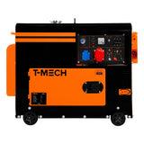 Dreiphasiger T-Mech Dieselgenerator in schwarz und orange, geräuschlos, mit Bedienelementen, Steckdosen und robusten Rollen für einfache Mobilität