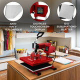 Schwenkbare Transferpresse in Rot mit digitalem Touchscreen, PTFE-Matte und 10 Sublimationsblättern auf einem hellen Tisch in einer kreativen Umgebung