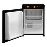 Kompakter 3-Wege-Camping Kühlschrank in Schwarz mit offenem Türdesign, weißen Regalen und orangefarbenen Temperaturreglern für einfache Nutzung