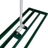 Grüner Rasenrakel mit 100 cm breiter, stabiler Metallfläche und silbernem, langlebigem Griff, ideal für gleichmäßiges Verlegen von Rasenflächen
