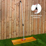 Rasenrakel in leuchtendem Orange mit einem 100 cm langen, ausziehbaren Griff und einer stabilen, breiten Arbeitsfläche für effizientes Rasenpflege
