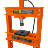 Hydraulische Werkstattpresse in leuchtendem Orange mit Manometer, stabiler Stahlrahmen und schwarzer Gummiplatte für präzise Anwendungen