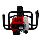 Der T-Mech Erdbohrer hat einen roten Motor, schwarze Griffe und eine robuste, spiralförmige Bohrspitze, ideal für Erdarbeiten und Gartenprojekte