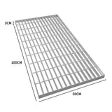 Verzinkter Gitterrost in rechteckiger Form, 1000mm x 500mm, mit gleichmäßigen, stabilen Streben und einer Höhe von 3cm, ideal für industrielle Anwendungen