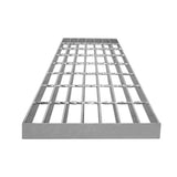 Verzinkter Gitterrost in rechteckiger Form, 800mm x 240mm, mit gleichmäßigen, stabilen Streben und glatter, silberner Oberfläche für hohe Belastbarkeit